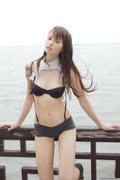 It is a gravure image of グ っとくる Yuriko Shiratori to a legendary man with long legs beauty leg!