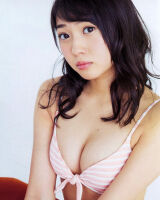 Yuria Kizaki graduation planned breast image in the age that I pushed my way up to with a round cute face