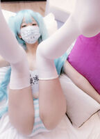 The blue stripe bra stripe bread is erotic images!
