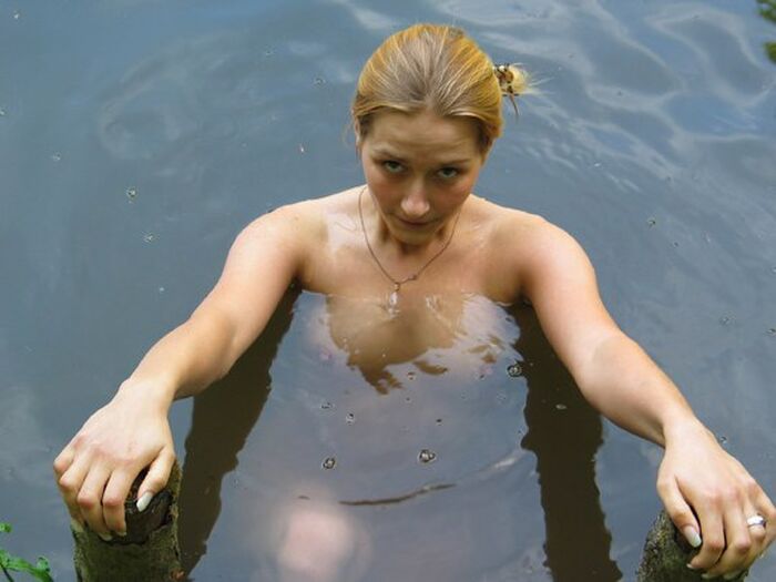 A blond girl from Russia is a nude swimmer in a dirty pond near a private lodge... Part1 22th image