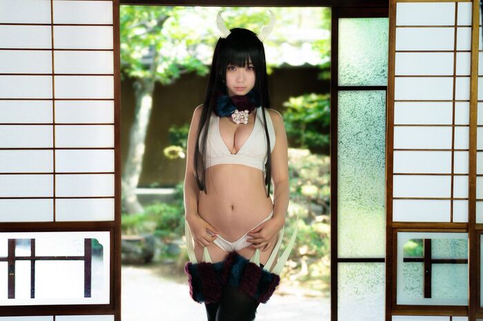 It's almost summer c92! Sexy cosplayers out erotic rom here 38th image