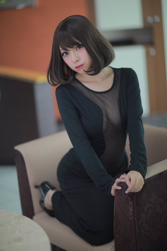 It's almost summer c92! Sexy cosplayers out erotic rom here 59th image