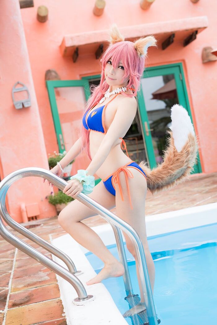 It's almost summer c92! Sexy cosplayers out erotic rom here 68th image