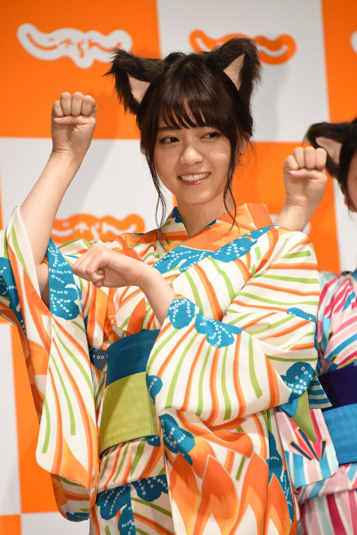 Mai Shiraishi (24) and Nishino Nanase (23) Cute cat ear yukata too. 14th image