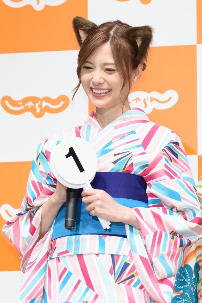 Mai Shiraishi (24) and Nishino Nanase (23) Cute cat ear yukata too. 9th image