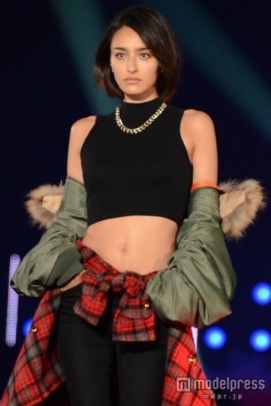 長谷川潤 世界で最も美しい顔100人にノミネートの小麦色一流モデルのおっぱい画像 14th image