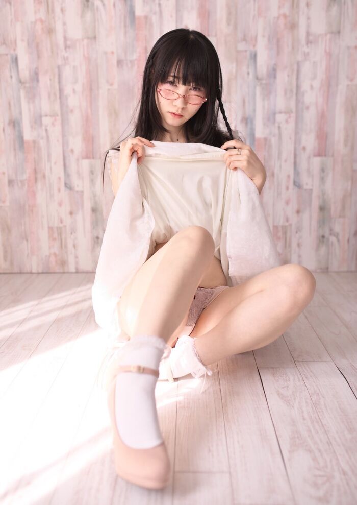 Erotic image of black hair glasses beautiful Girl star facial 13th image