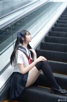 【清楚系】ニーハイJKの絶対領域と白パンツのエロス画像！