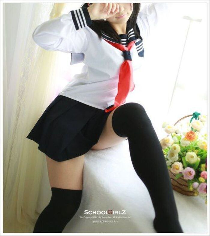 【清楚系】ニーハイJKの絶対領域と白パンツのエロス画像！ 12th image