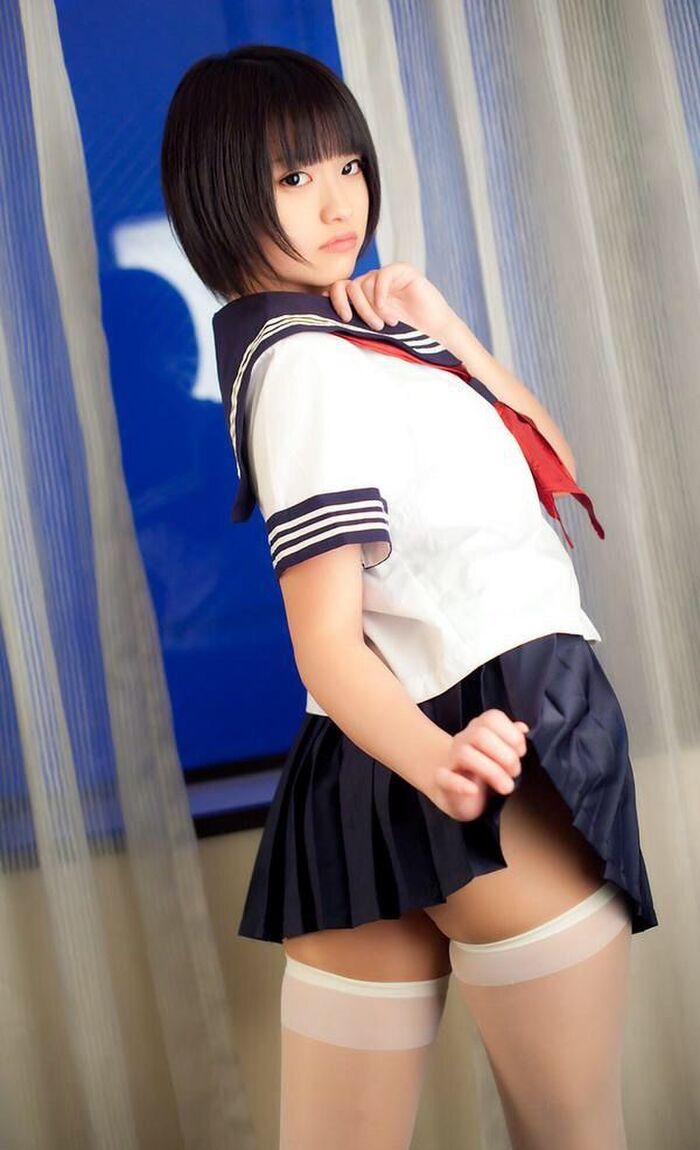 【清楚系】ニーハイJKの絶対領域と白パンツのエロス画像！ 5th image