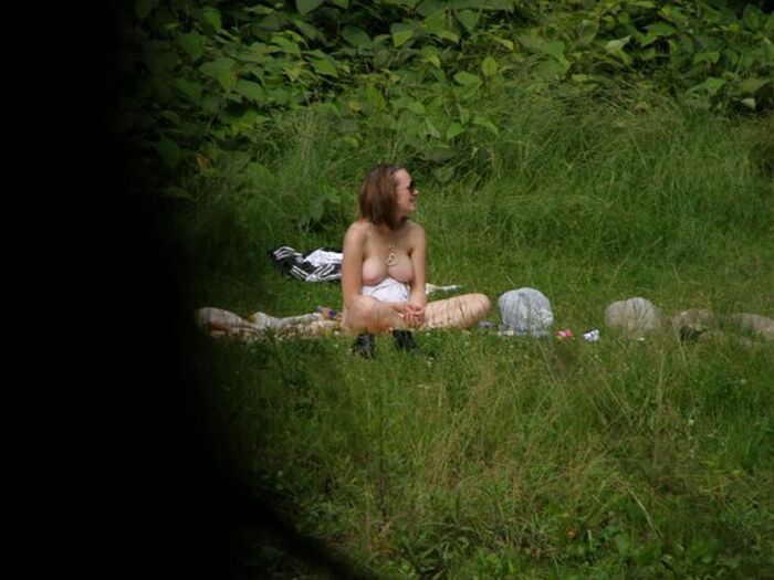 If you think a white couple is naked and sunbathing in the hill of the Local... 22 pictures Voyeur who wanted to start sex! 21th image