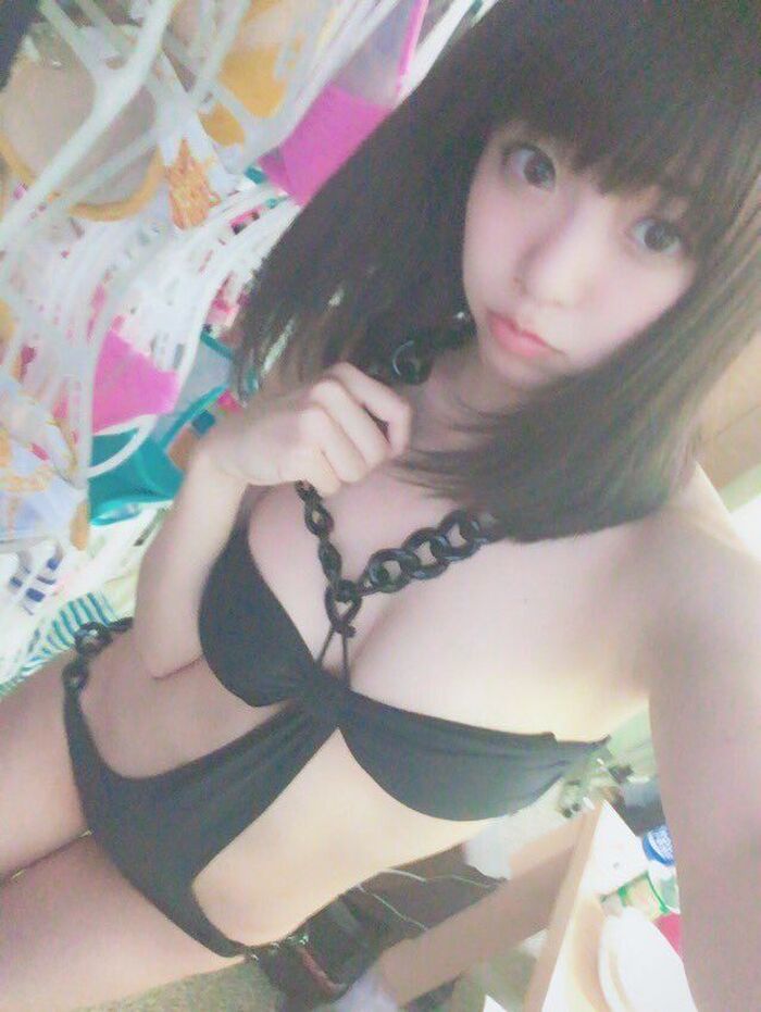 唇がエロい細身巨乳！白石みずほちゃんのエロ自撮りと清楚下着画像！ 4th image