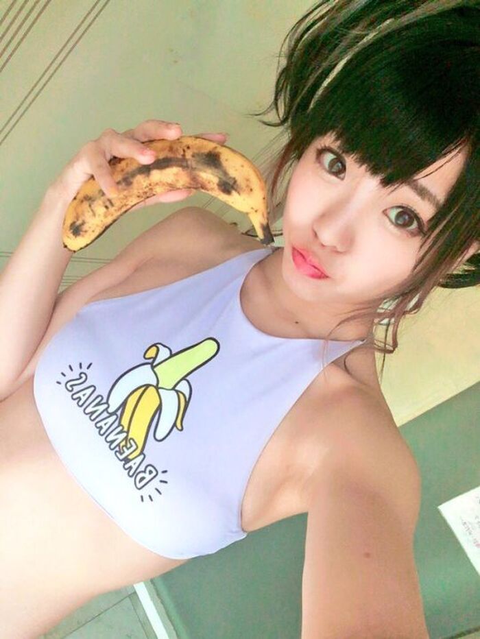 唇がエロい細身巨乳！白石みずほちゃんのエロ自撮りと清楚下着画像！ 7th image