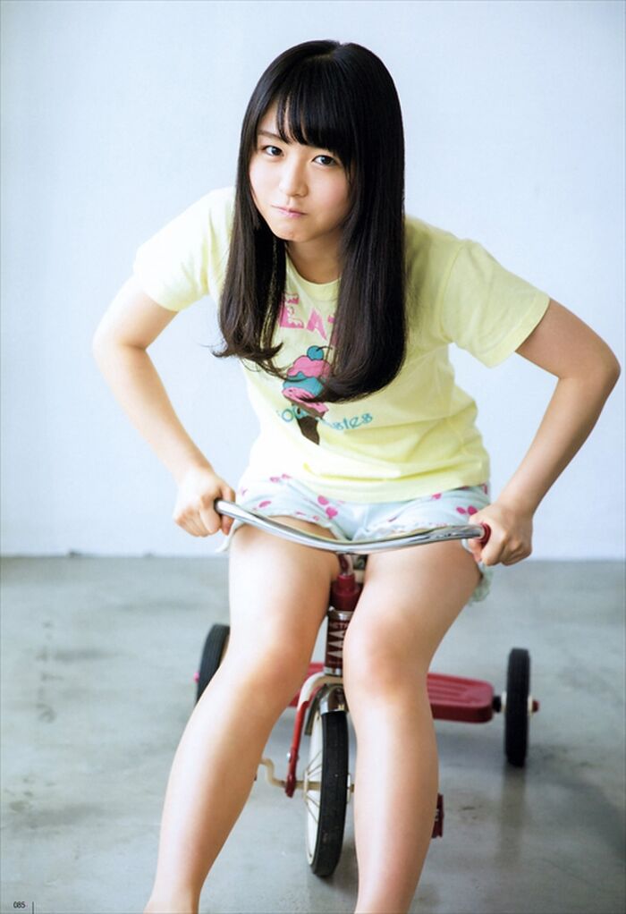 長濱ねる 超絶可愛いねるちゃんの初の写真集で人生初水着を披露のおっぱい画像 15th image