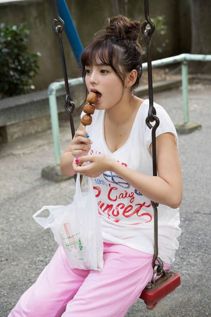 Shinozaki Love, the cover looks nude in the photo collection of the topic in hand bra semi nude public ww 13th image