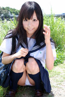 Underwear on thighs! Erotic image of sitting JK!