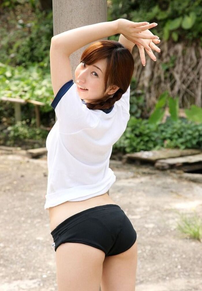 A smooth thigh image of the gym clothes bloomers girl's Whip Whip! 10th image