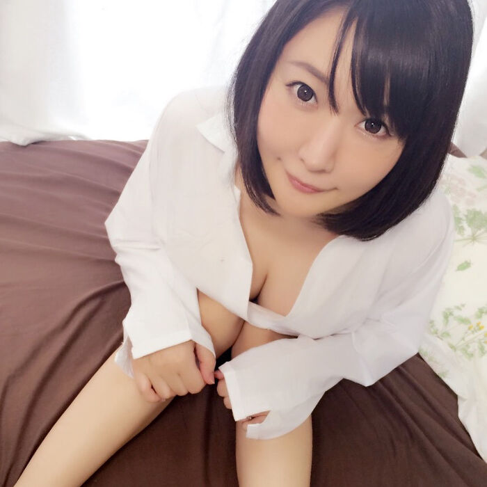 AV女優・羽生ありさちゃんの自撮りが美尻爆乳でイイ！咥えコンドームもあるよ！ 23th image