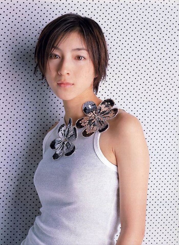 広末涼子 お騒がせの可愛い元アイドルも主婦役が板に付いてきたおっぱい画像 4th image