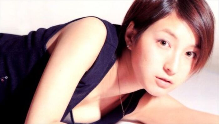 広末涼子 お騒がせの可愛い元アイドルも主婦役が板に付いてきたおっぱい画像 9th image