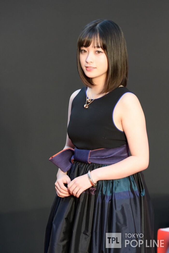 Hashimoto Naoko (18) First time sex appeal shot in the challenge of the thigh is bare ww 17th image