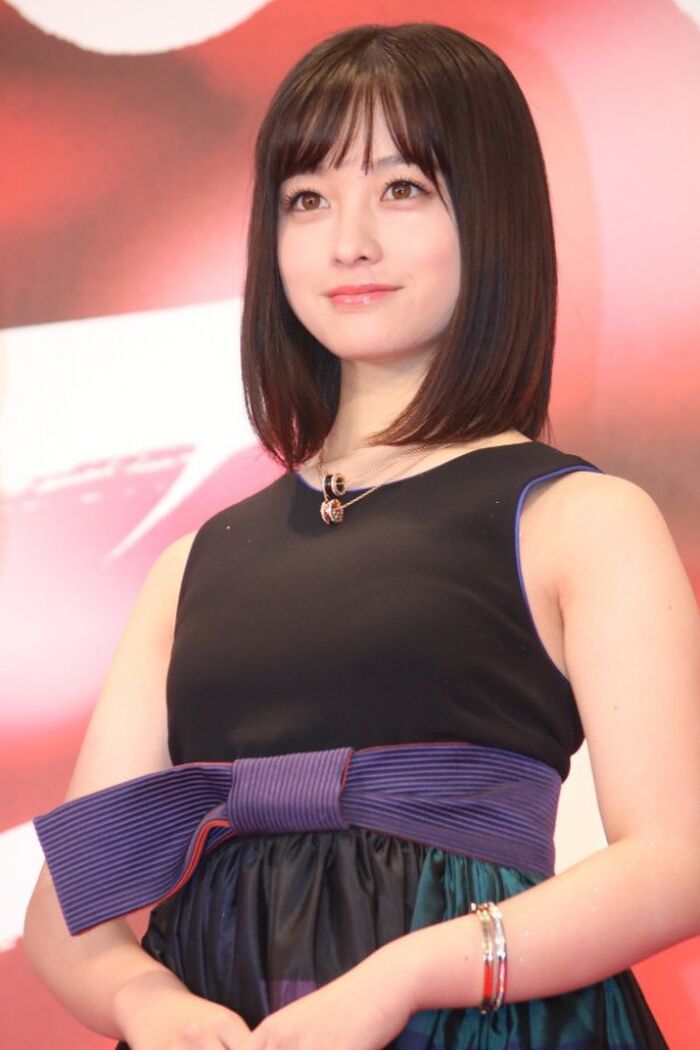Hashimoto Naoko (18) First time sex appeal shot in the challenge of the thigh is bare ww 18th image