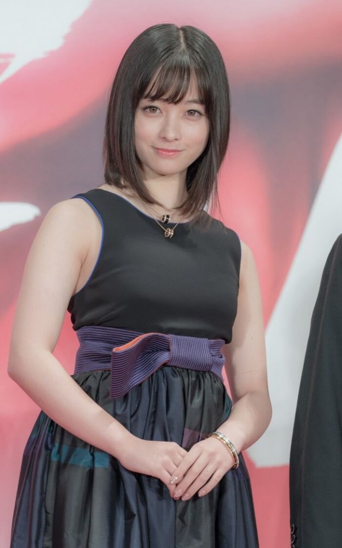 Hashimoto Naoko (18) First time sex appeal shot in the challenge of the thigh is bare ww 20th image