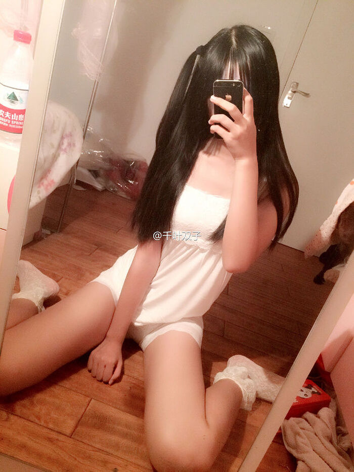 [Amateur woman] I have a mummy body to take a picture of the whole body only taking selfie indeed. www 12th image