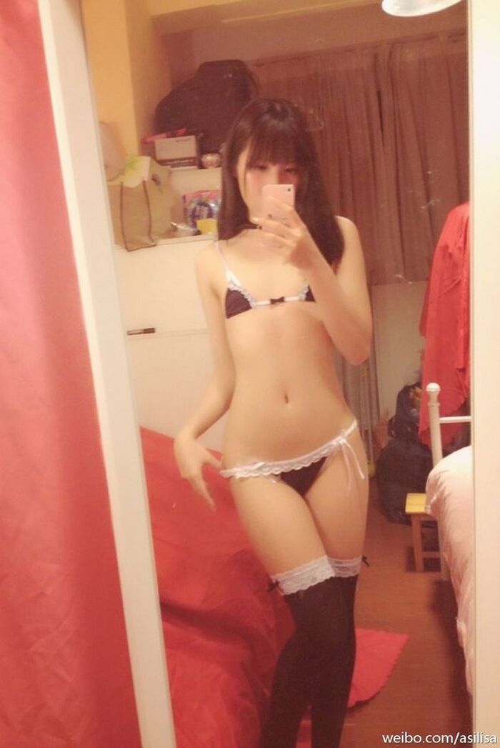 [Amateur woman] I have a mummy body to take a picture of the whole body only taking selfie indeed. www 8th image