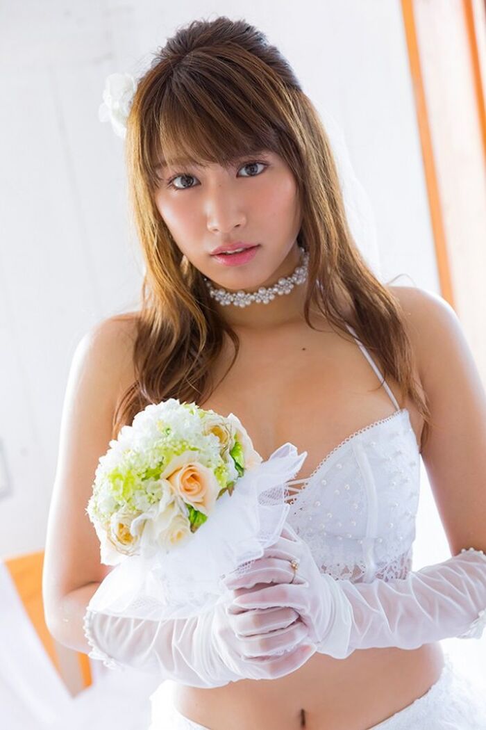 Popular Busty CanCam model Hisamatsu Ikumi, a half-naked wedding dress is the only eye to go WW 2th image