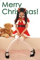ニーハイ装備のサンタガール画像！美脚にパイパンwwww