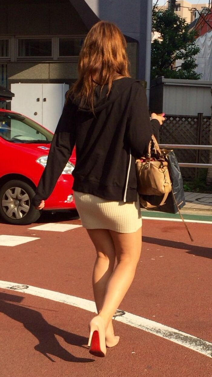 Hostesses wwwwww (image) has been a voyeur in the miniskirt beauty legs of Miss prostitutes 6th image