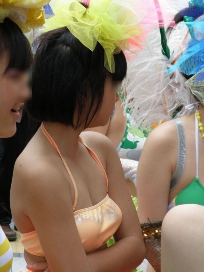The degree of exposure and erotic of samba gal may be more than cosplayers 2th image