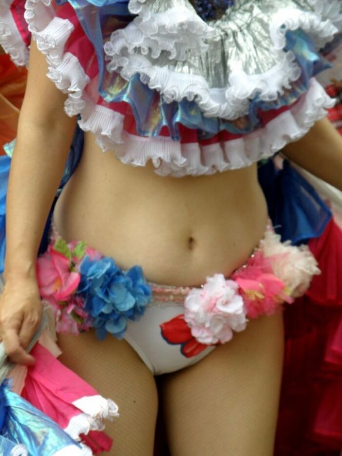 The degree of exposure and erotic of samba gal may be more than cosplayers 3th image