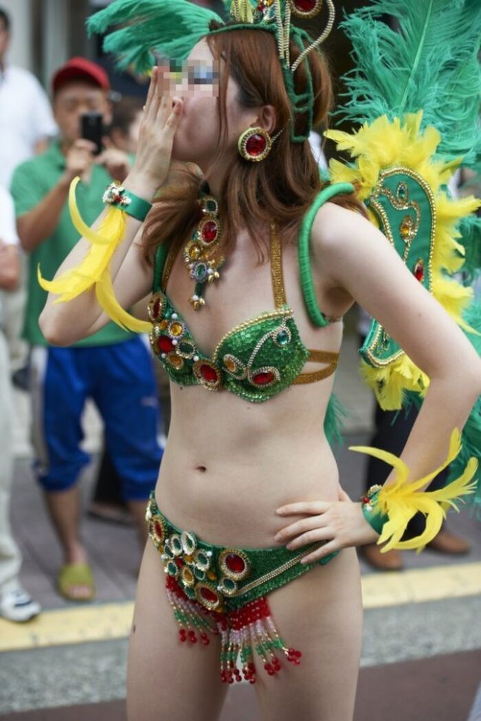 The degree of exposure and erotic of samba gal may be more than cosplayers 32th image
