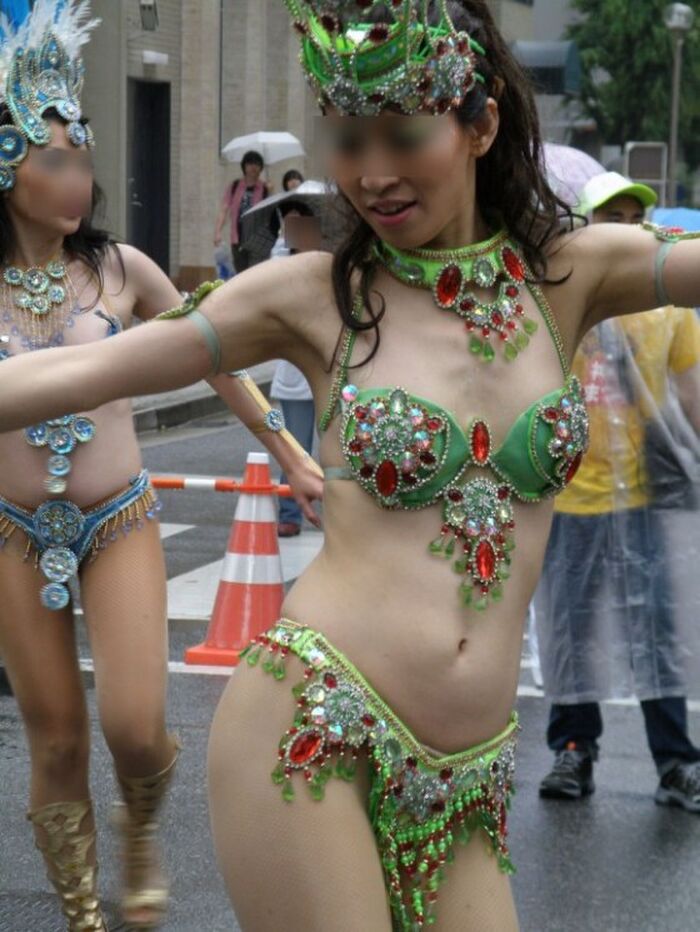 The degree of exposure and erotic of samba gal may be more than cosplayers 35th image