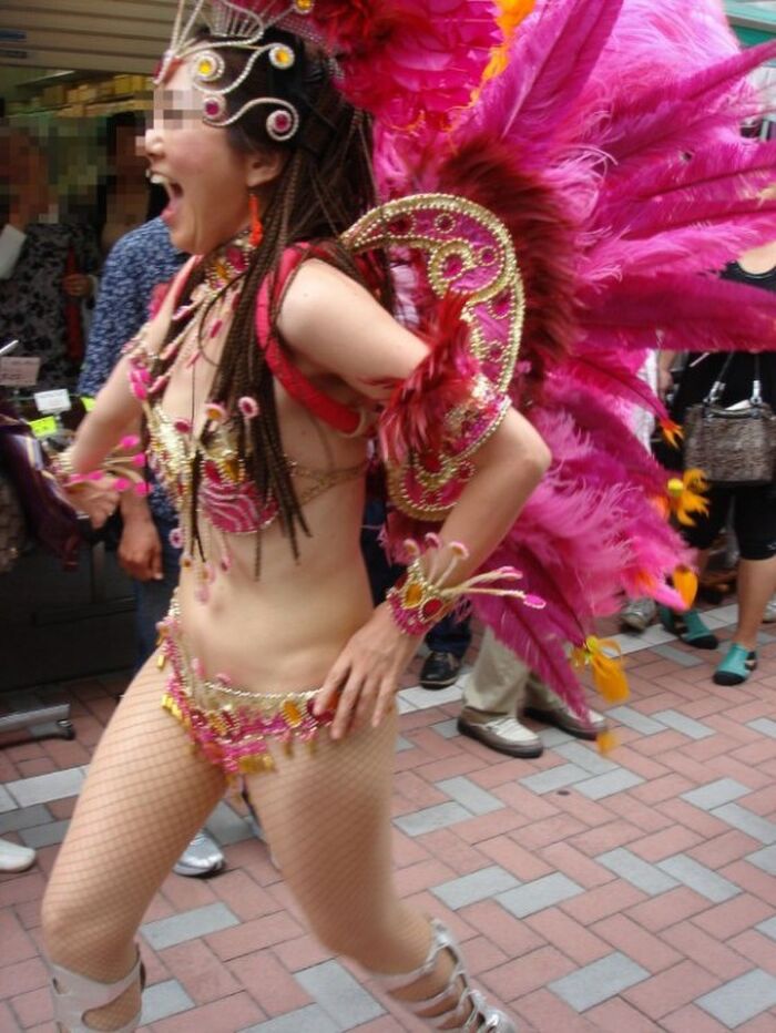 The degree of exposure and erotic of samba gal may be more than cosplayers 6th image