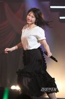 [Image] The camera is shooting the moment the big breasts of Yokoyama Yui in a solo concert is rampaging wwwwwwwwwwwwww
