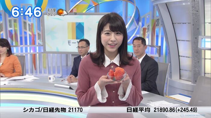 森山るりアナ いちごを食べる 2th image
