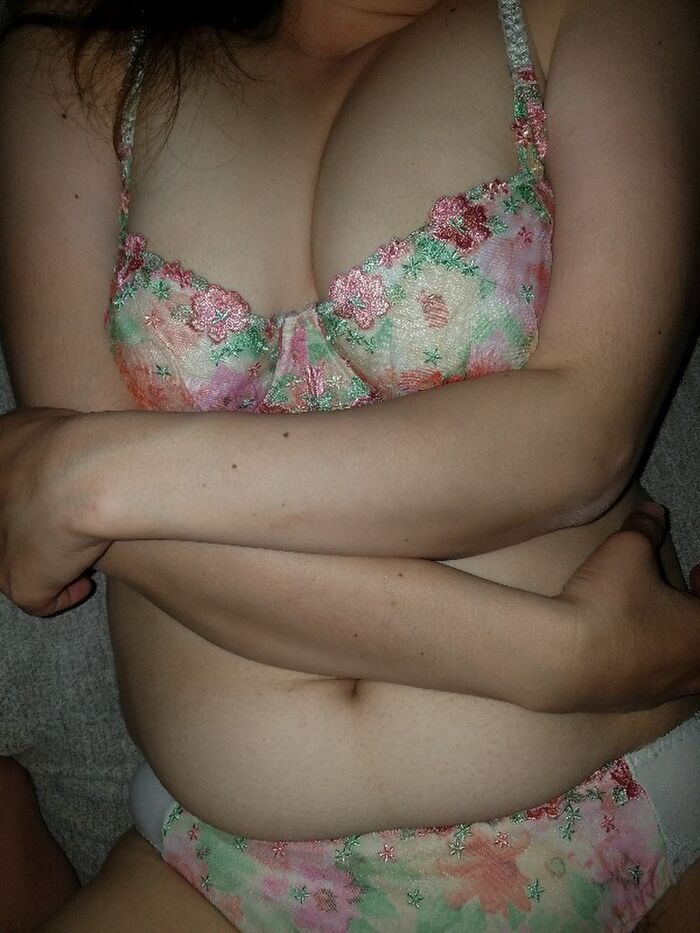 [18 posts] yes-I'll etch a wife and a male friend at home... 5th image
