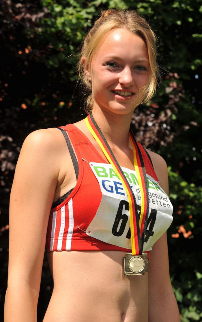 [Athlete erotic image] beautiful woman for foreign athlete... 4th image