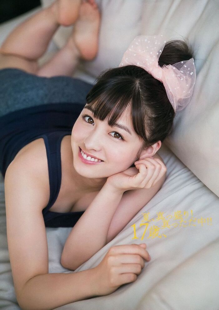 Naoko Hashimoto, glanced cleavage is a big gravure. 14th image