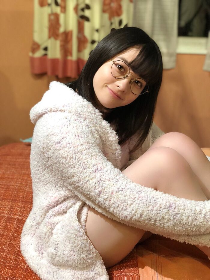 Naoko Hashimoto, glanced cleavage is a big gravure. 5th image