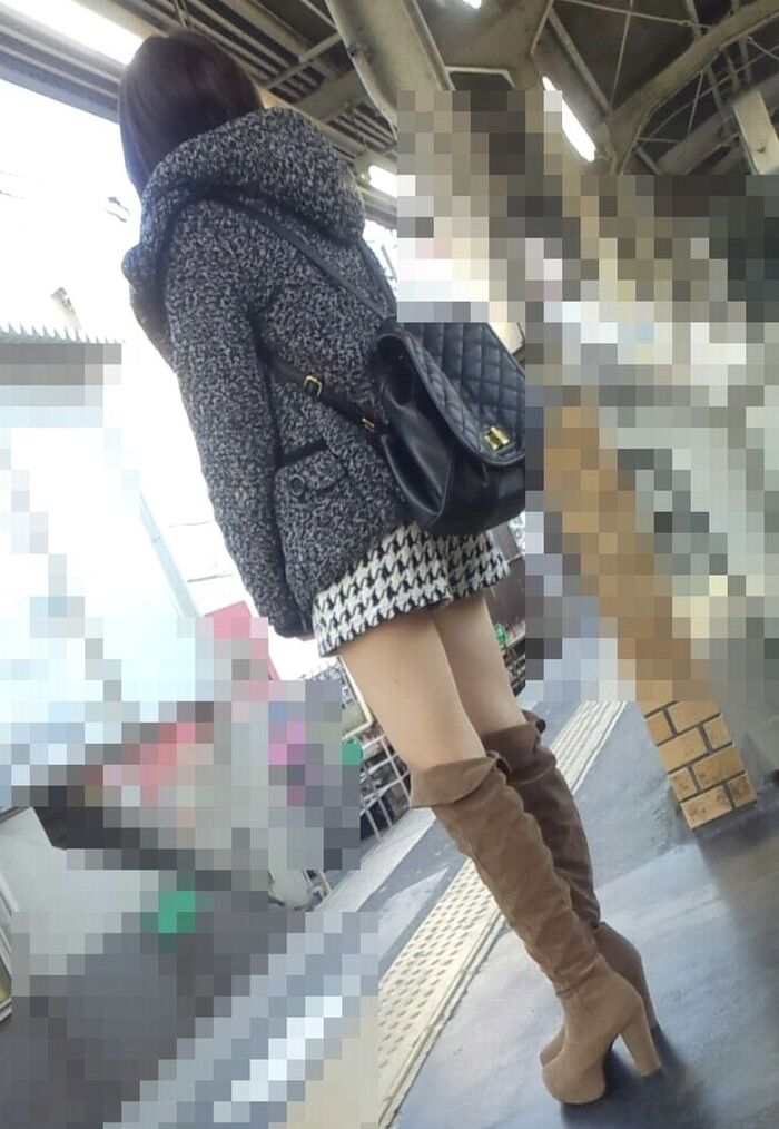 [Raw foot image post] The long boots that I saw in the town smelled of your sister... 3th image
