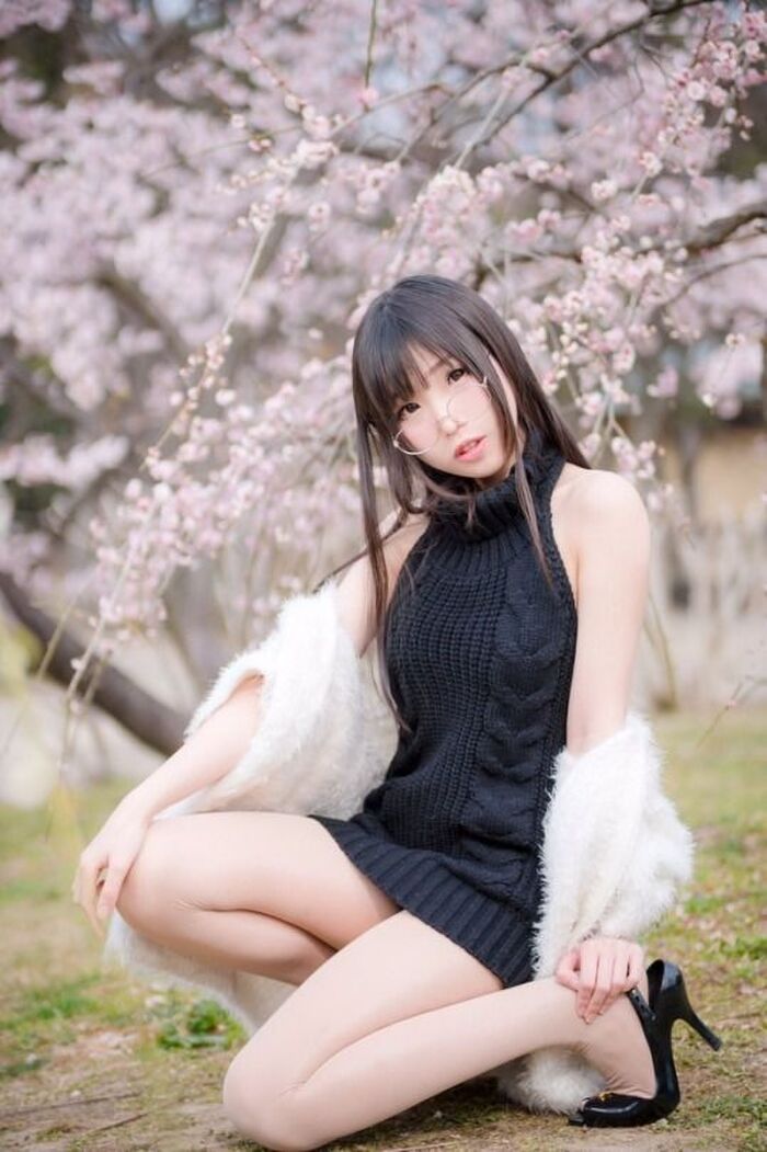 メガネにニーソがエロさ↑↑なエロコスプレイヤー画像！ 12th image