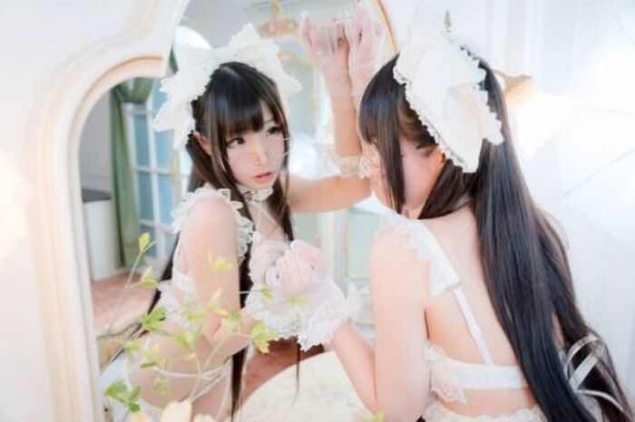 メガネにニーソがエロさ↑↑なエロコスプレイヤー画像！ 8th image