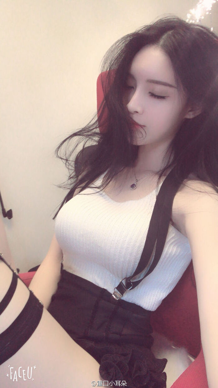 【おっぱいビッチ】着衣だからこそ引き立つおっぱいエロス画像！ 14th image