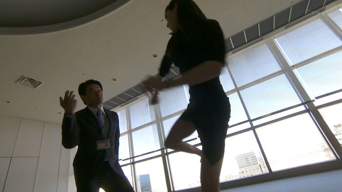 Nana's butt is touched and a high kick 23th image