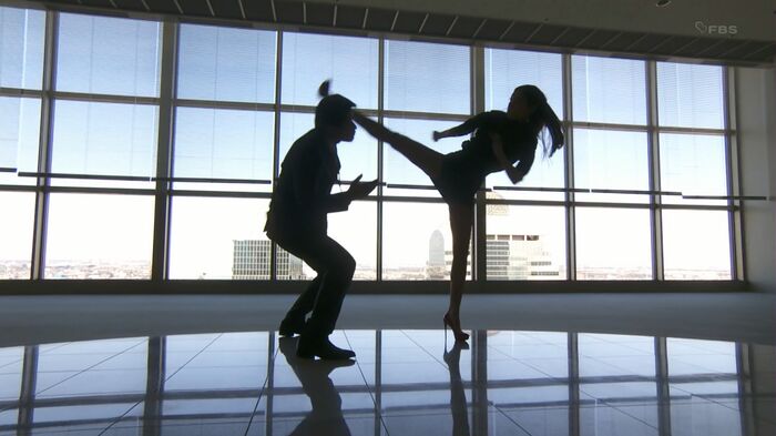 Nana's butt is touched and a high kick 25th image