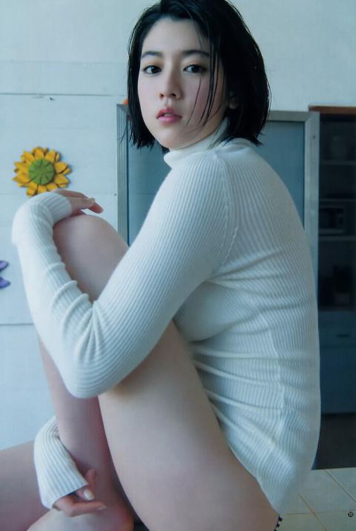 【 image 】 Ayaka Miyoshi (20) 'I'm a model, but...' ⇒ Tongari bikini exposed... 13th image